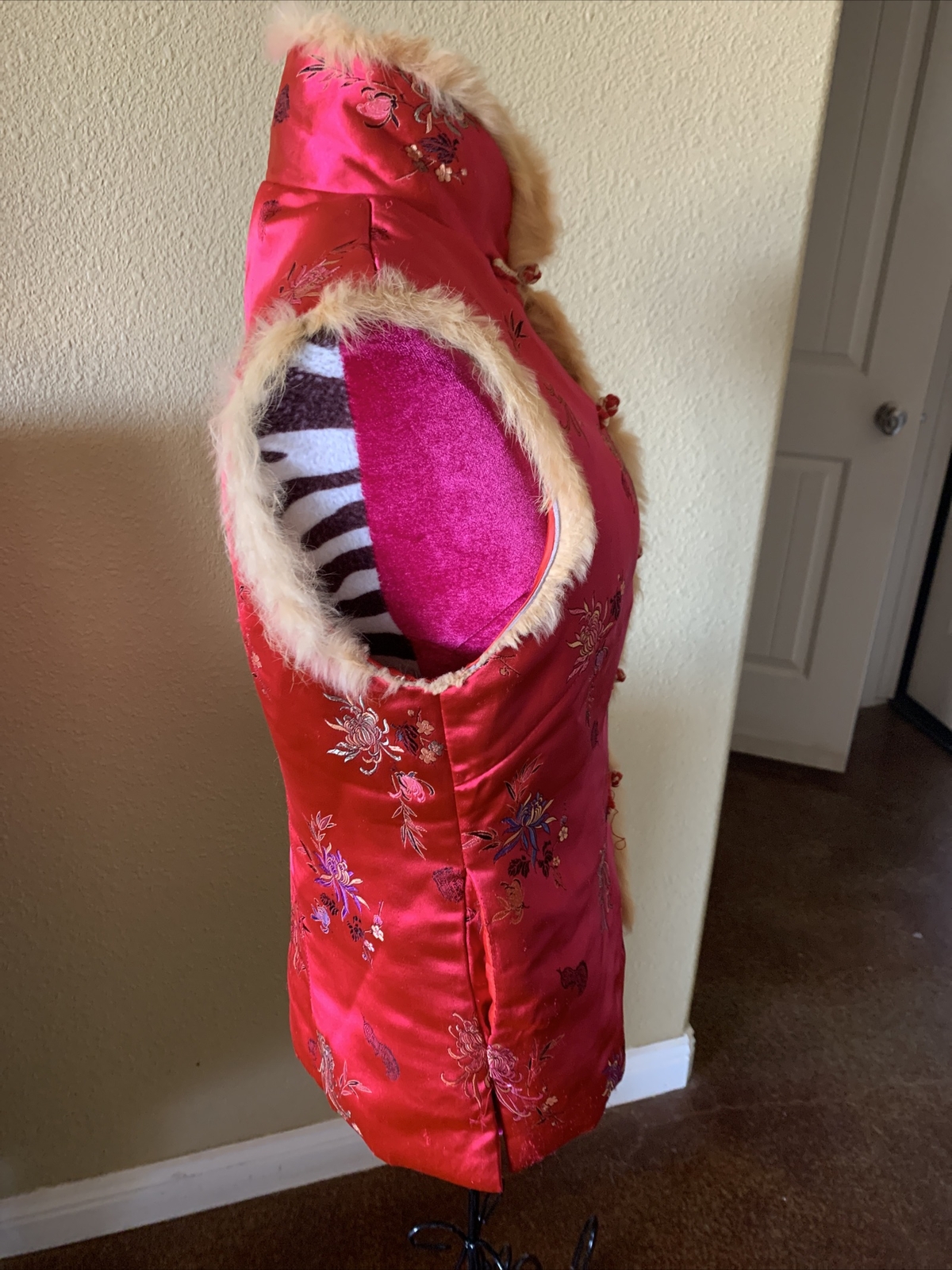 Vintage 70s Asian Ethnic Rabbit Fur Trim Red Satin Vest Boho Hippie Festival L