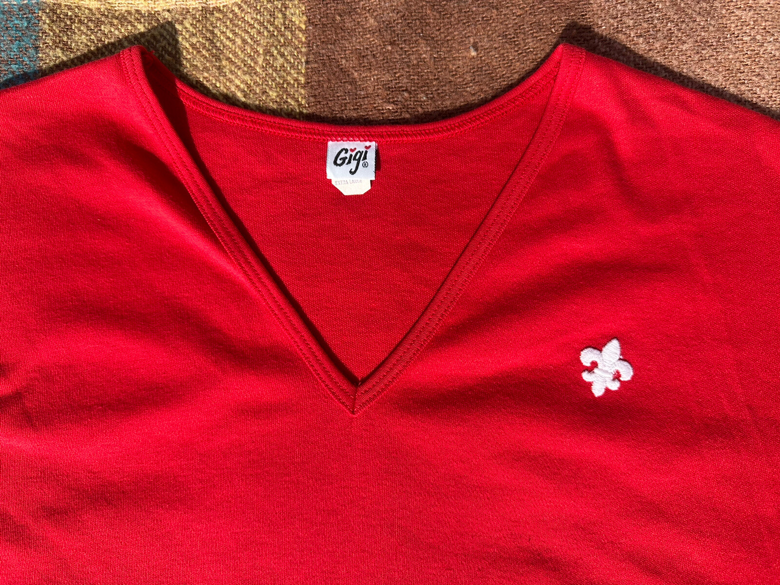 VTG 70s Women’s Red Short Sleeve V-Neck T-Shirt XL New Red Fluer De Lis Soft