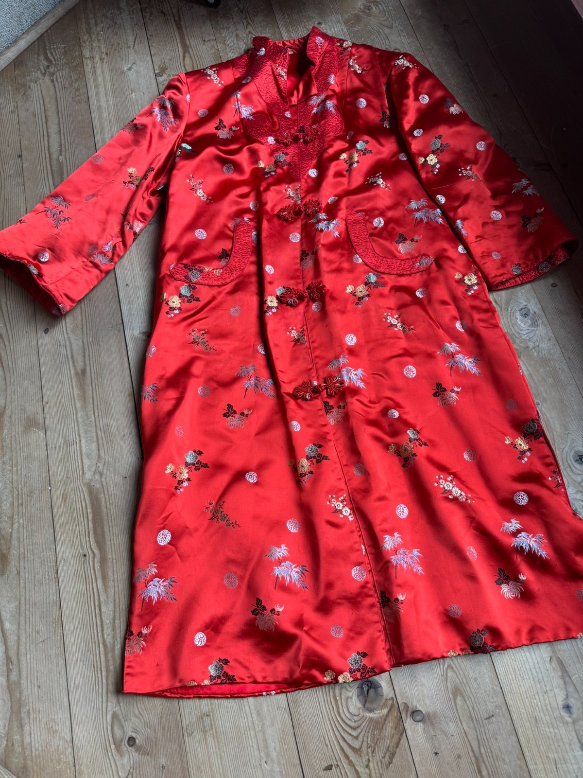Vintage Kimono Silk Coat Red China Coat 70s Embroidery Silk Size 38 40 42