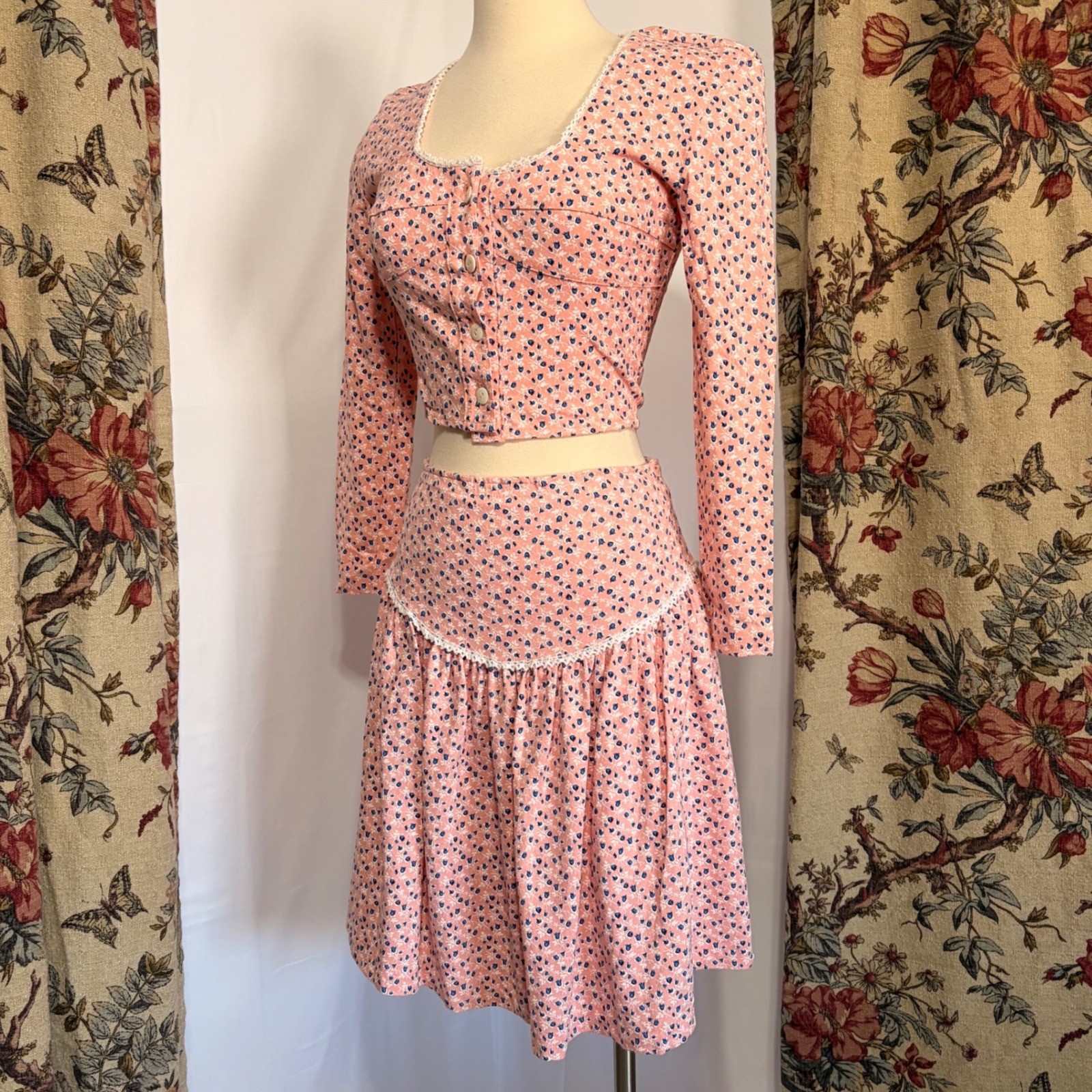 Vintage RAMPAGE Pink Floral Skirt with dainty print and lace detailing