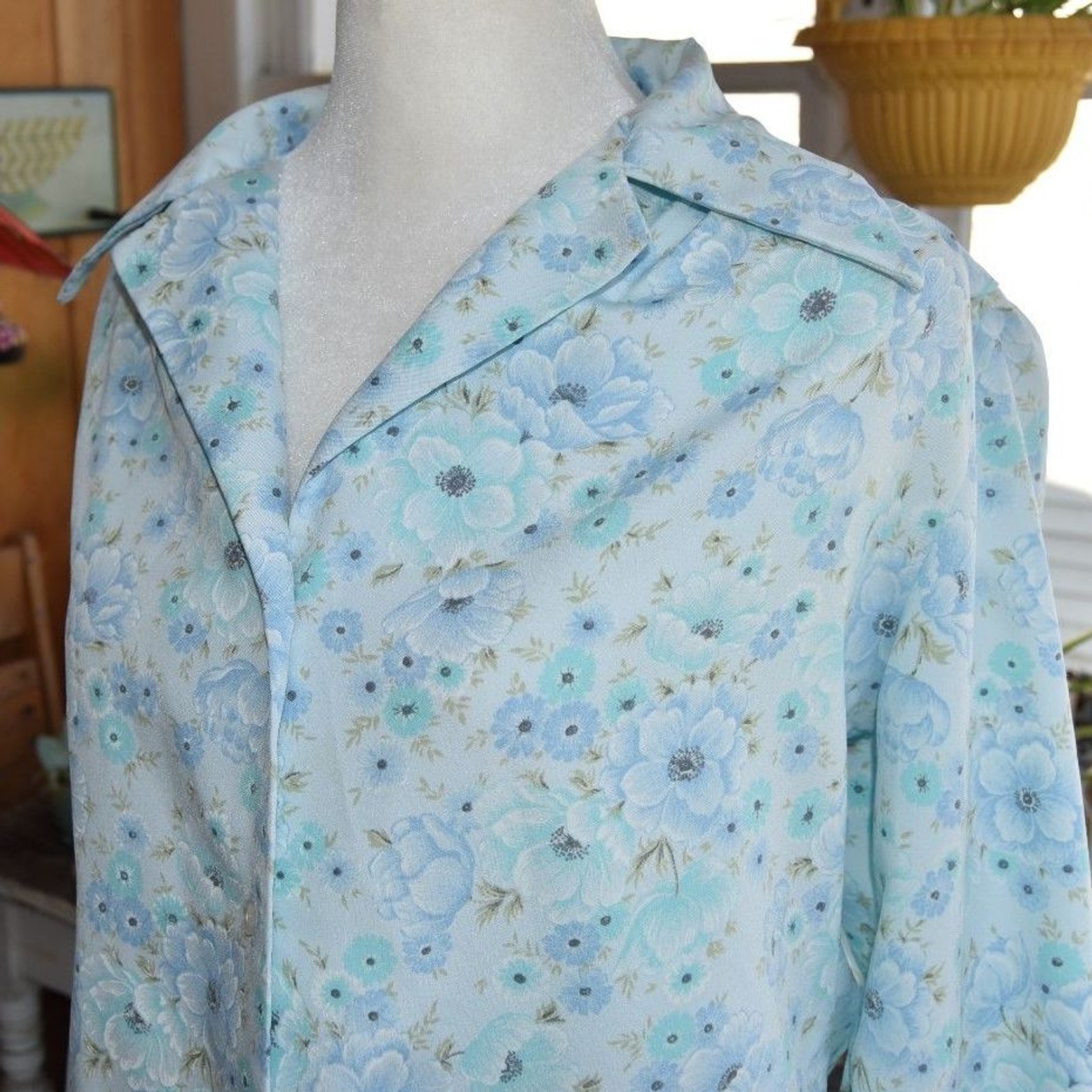 Vintage 70s Smartique Floral Blouse Size M Blue Pointed Collar Shirt