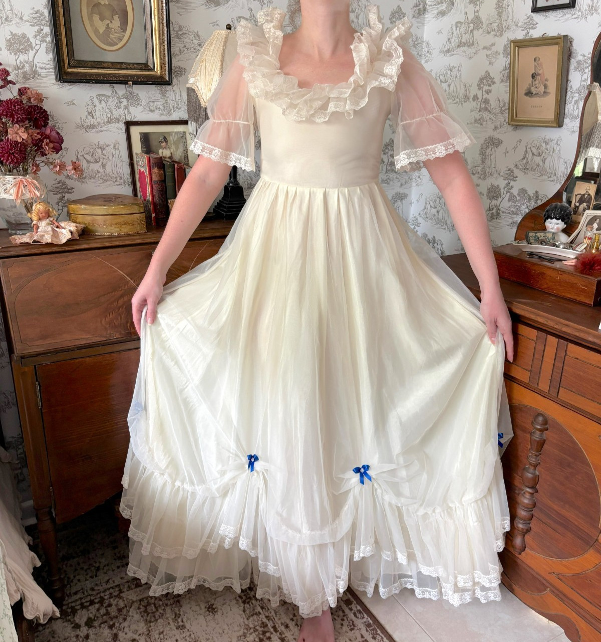 Vintage Early 80s de Parie Ivory Wedding Gown: Lace Ruffles, Blue Bows, Bridal