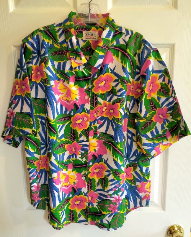 Vintage CARRIAGE COURT SPORT Women’s Tropical Floral Cotton Hawaiian Shirt (L)