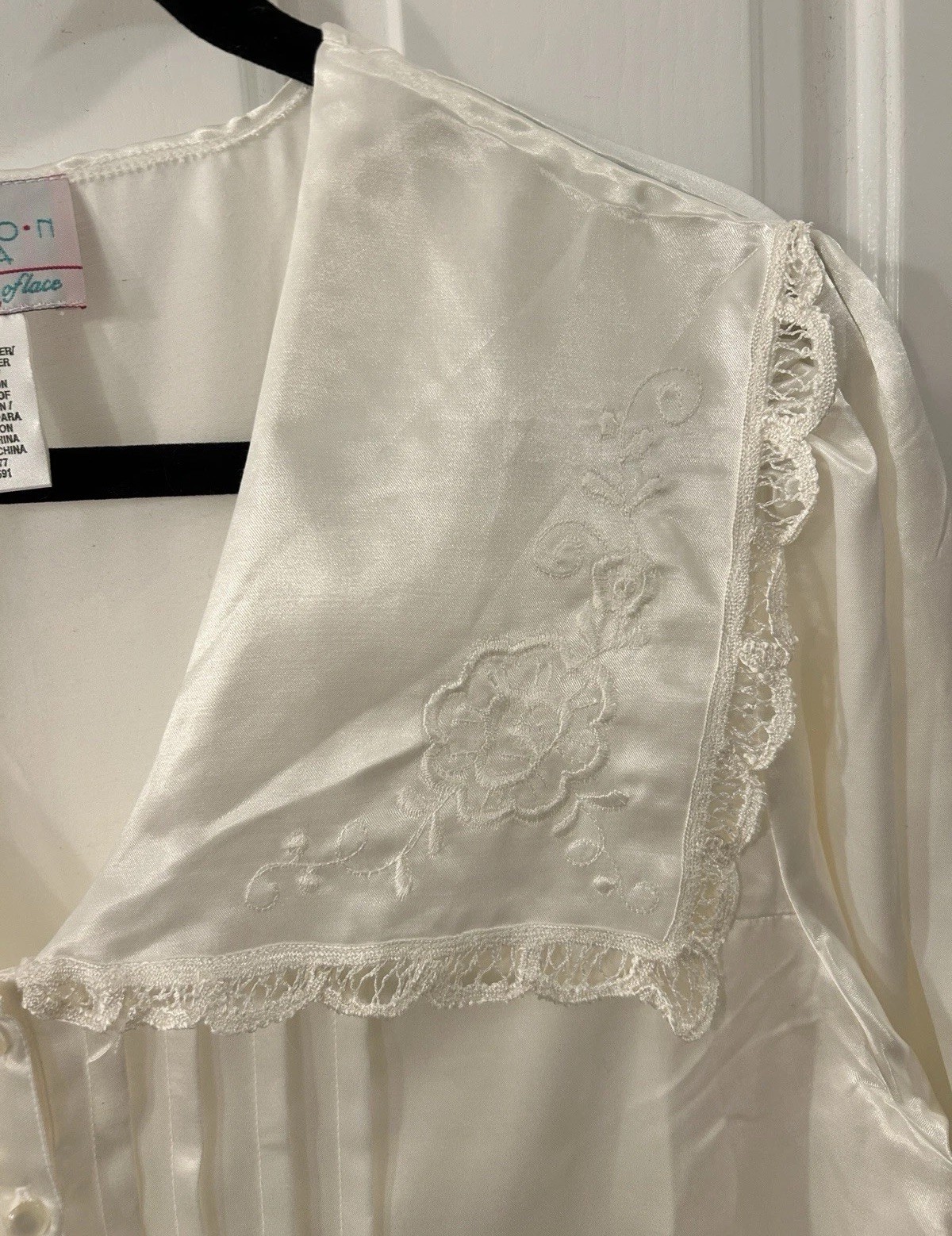 Vintage ALLISON RHEA Women’s Size L Ivory Satin Nightgown, Lace Trim NEW