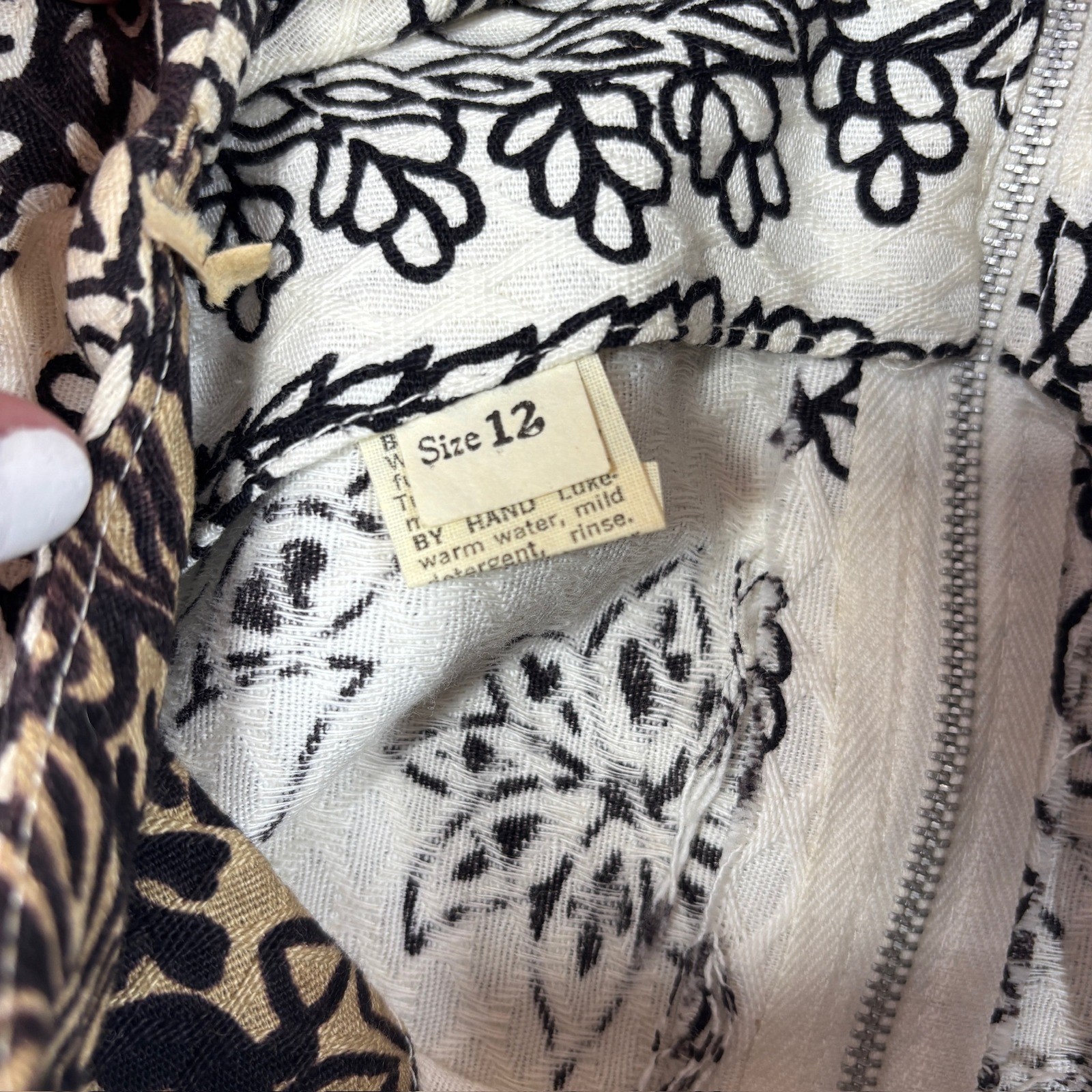 Vintage Woodward & Lothrop Paisley Border Print Sleeveless Shift Dress White 12