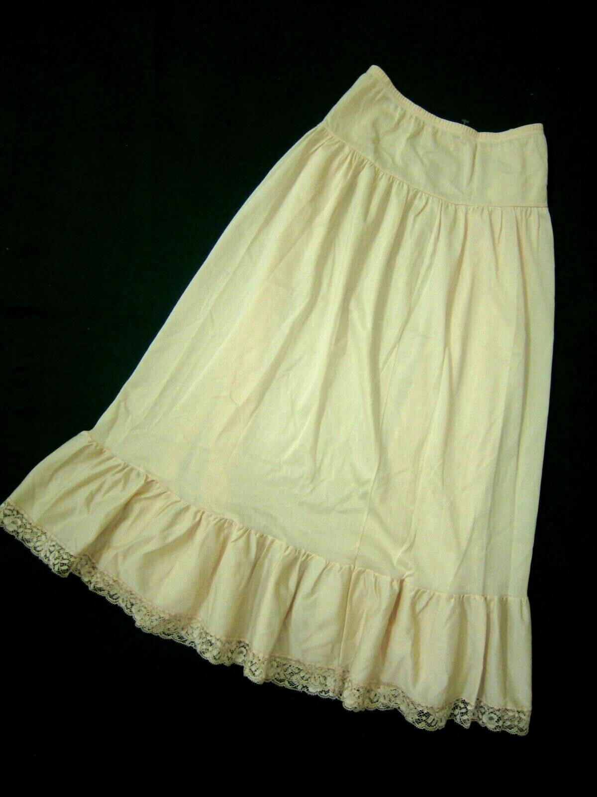 Vintage 70s VANITY FAIR NYLON Floral Lace Ruffle Chiffon Satin Silky Half Slip M