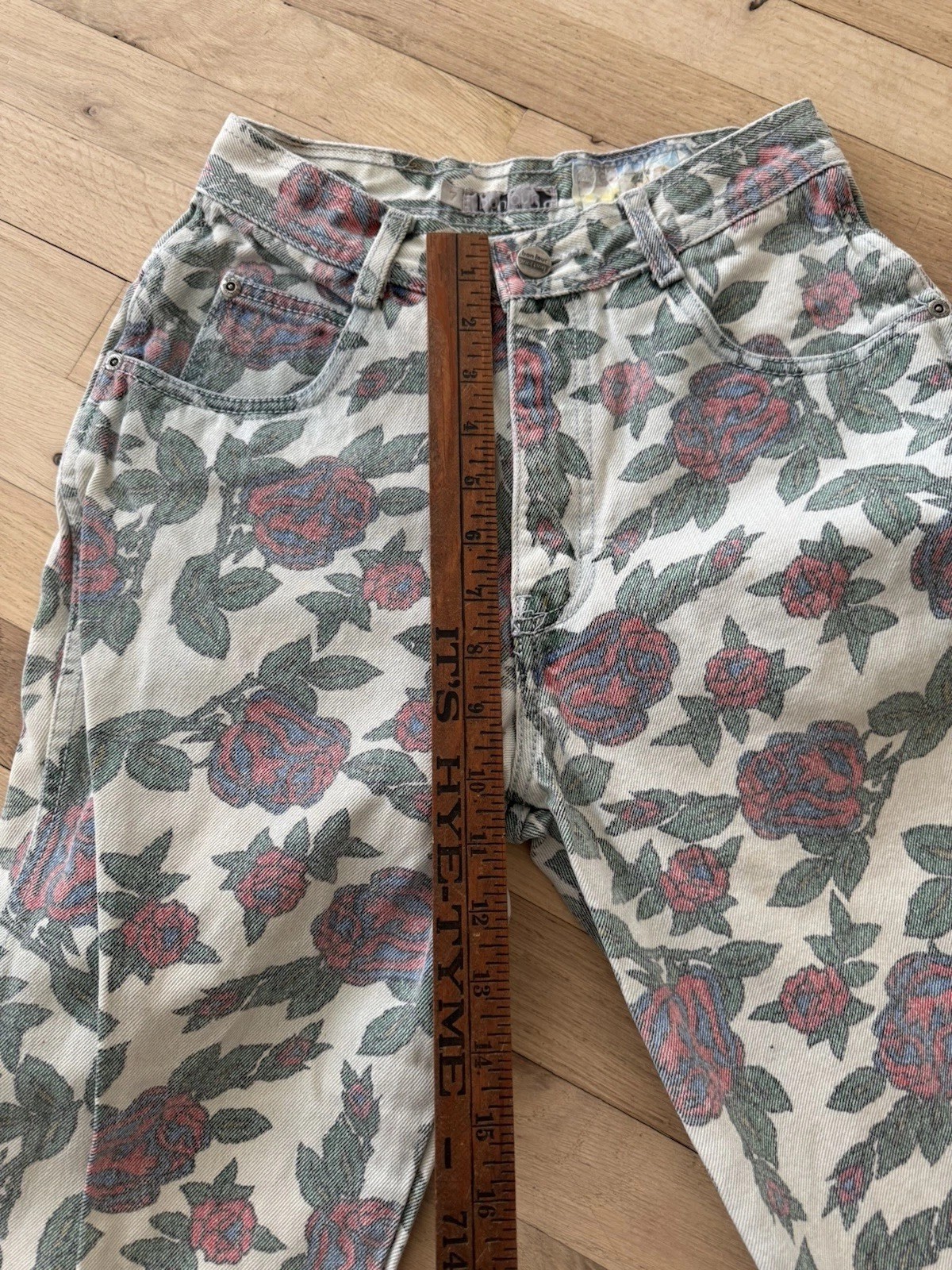 Vintage 80’s Women’s Bonjour Floral Rose Printed Denim Jeans. Made In USA Size 7