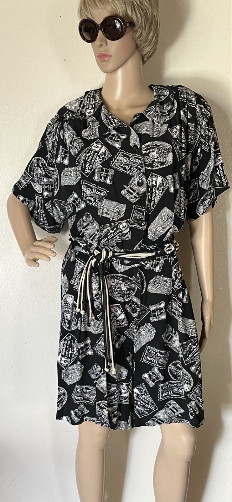 1980s Black & White World Traveler Romper Shorts w/Pockets-Liz Sport Size 12