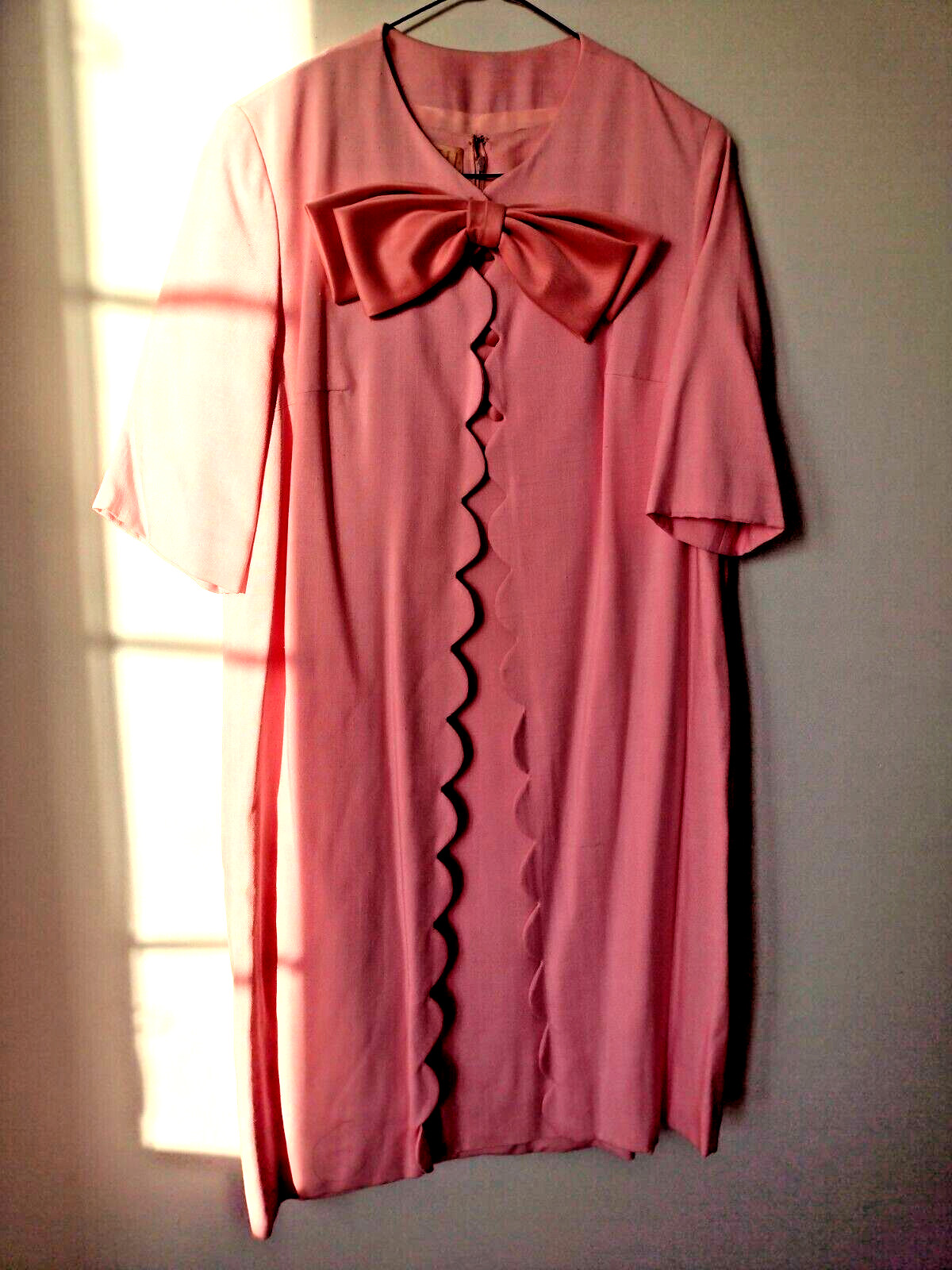 Vintage 1960s Linen scalloped detail cocktail dress and coat w/ massive bow EUC