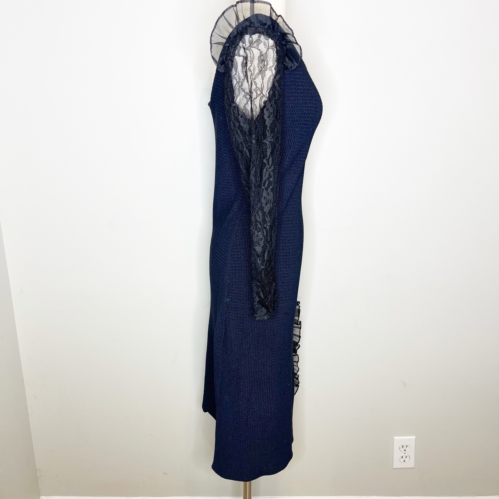 Diamond’s Run Black Flirty Formal Dress Size 13/14 Black Pencil Lace Stretch Fit