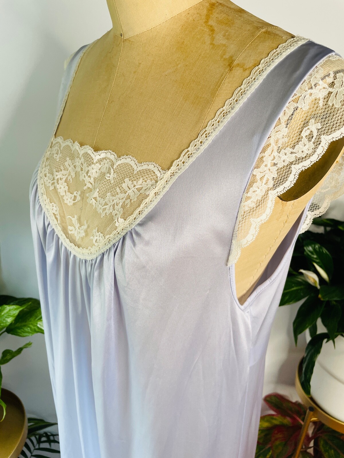 VTG 70’S FRENCH MAID*LOVELY!!BLUE PURPLE NYLON&OFF WHITE LACE LONG NIGHTGOWN*M
