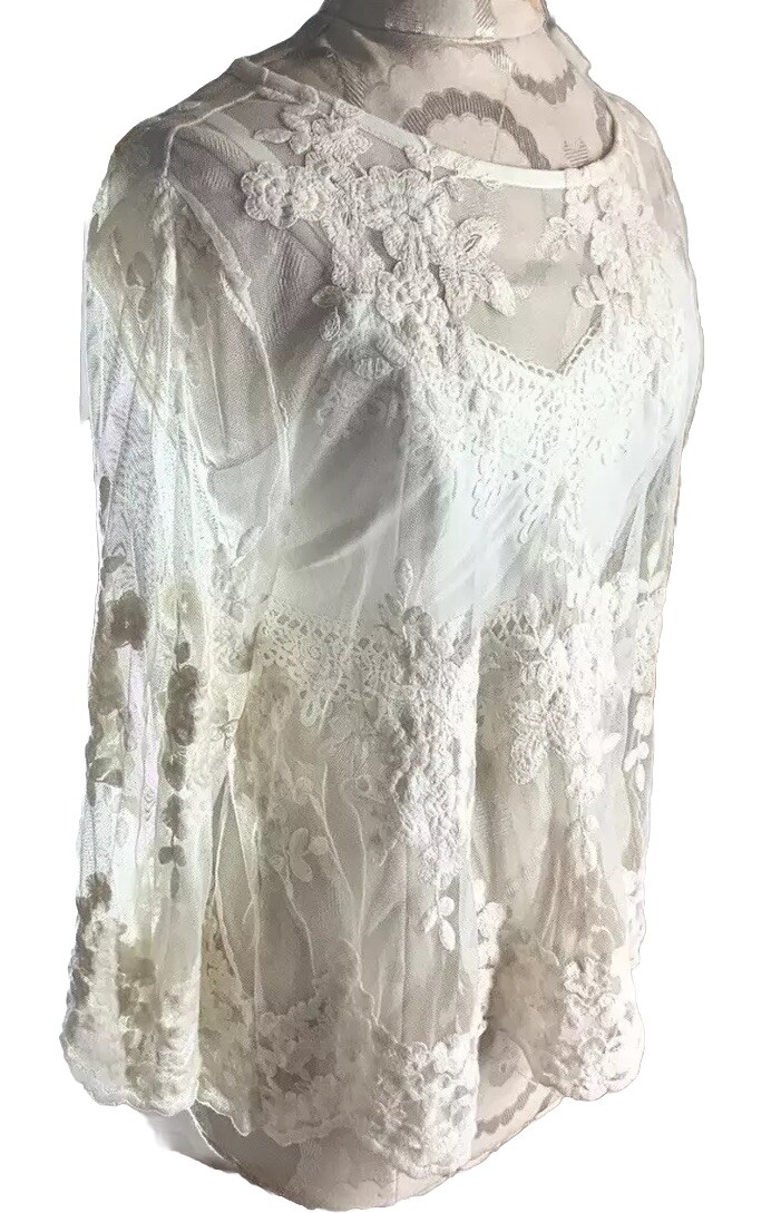 Ladies Sheer Embroidered Eggshell Net Blouse FOREVER21 Size Med 3/4 Bell Sleeve