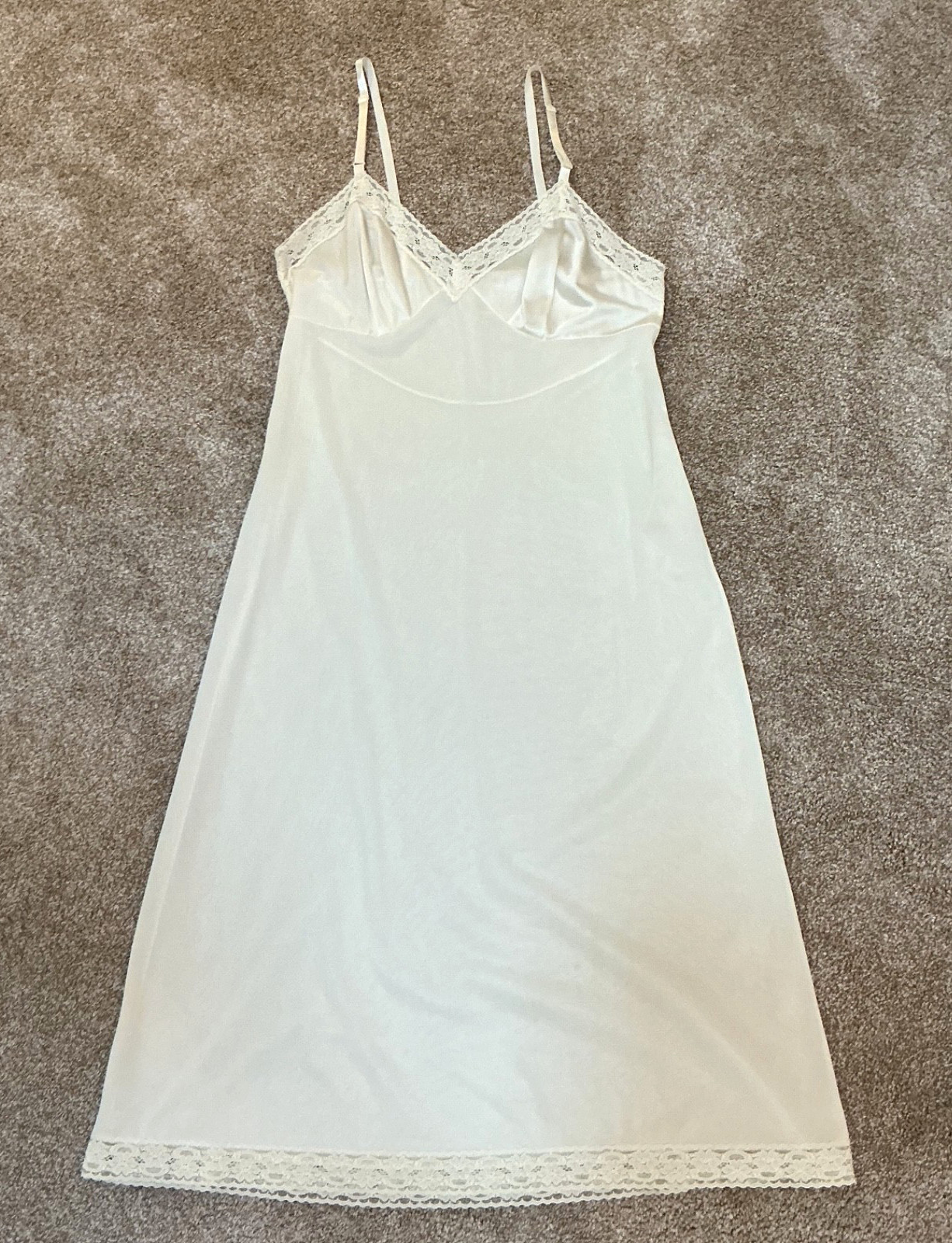 Vanity Fair Nylon & Lace Full Slip Ivory Size 34 T Lingerie Streetwear Vintage