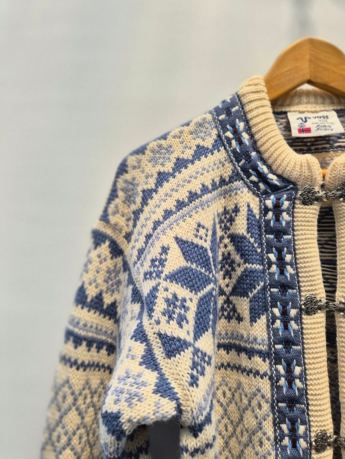 VOSS Norway Wool Cardigan Sweater Women XS 36 Fair Isle Nordic Pewter Clasp Blue