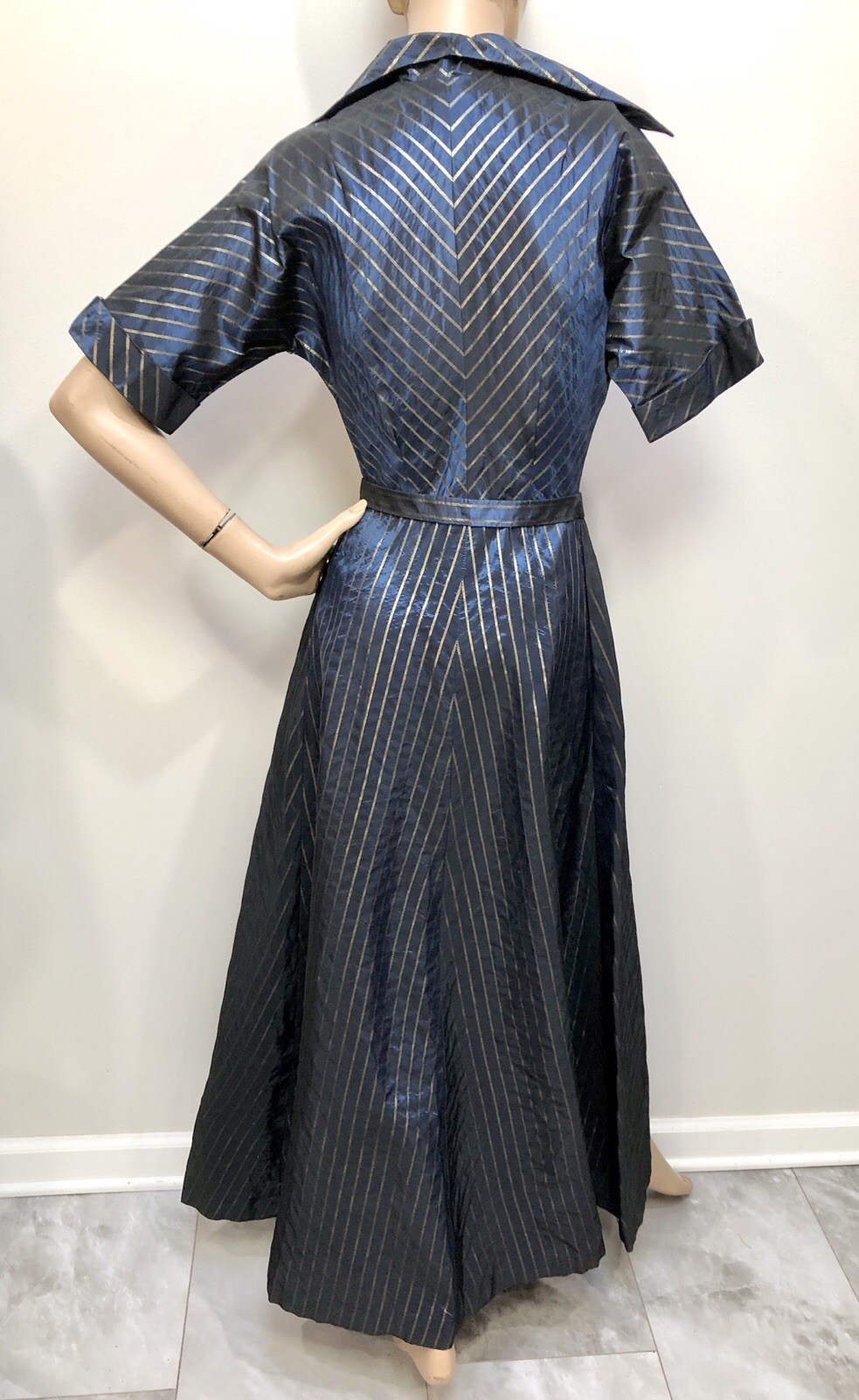 VTG 1940s RAYON SHARKSKIN *GOLD METALLIC STRIPED Shimmery ZIPPER FRONT DRESS XXS