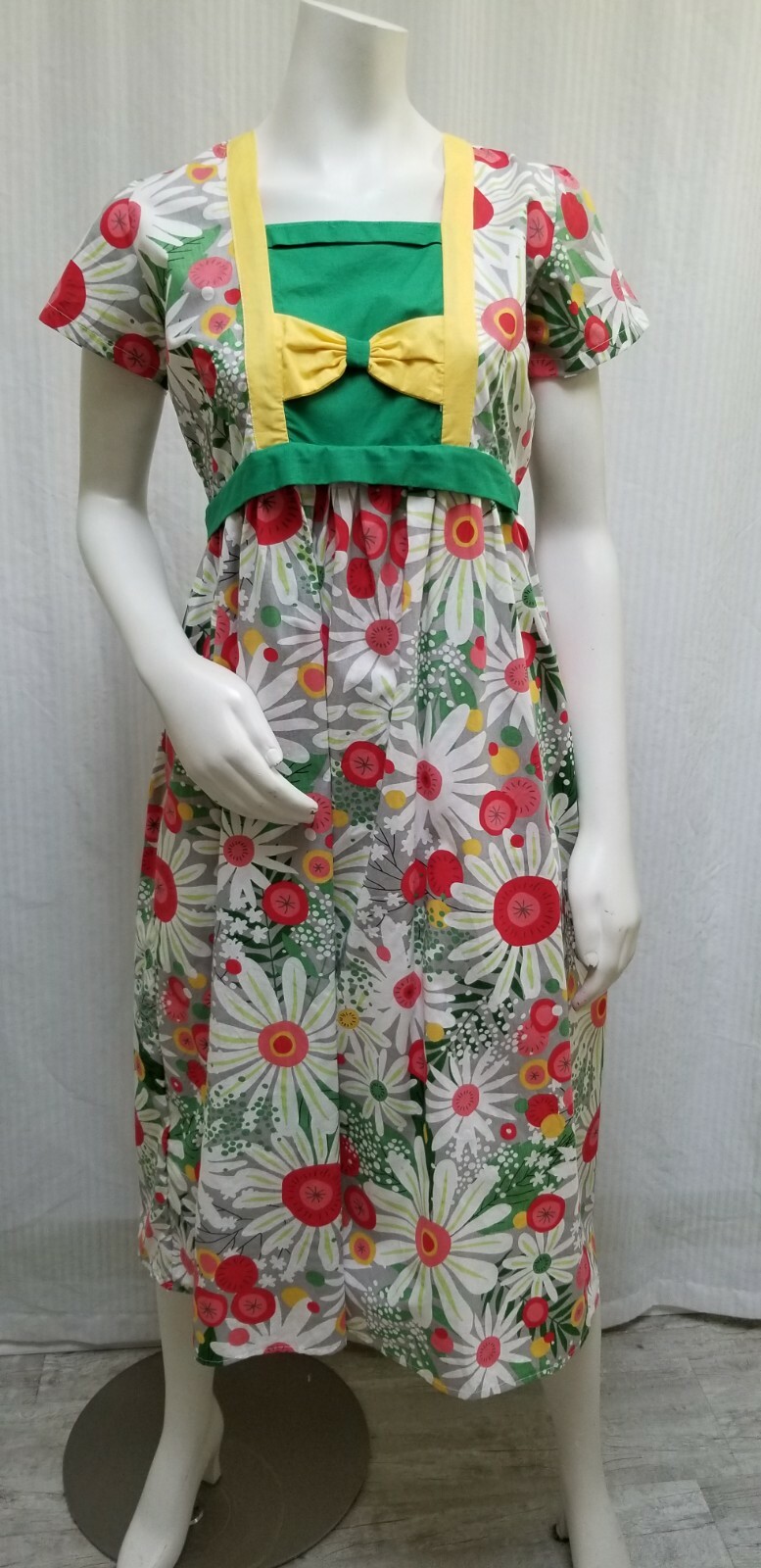 Vintage Gray Red Green Yellow Floral Print Milkmaid Dress – Size M – EUC