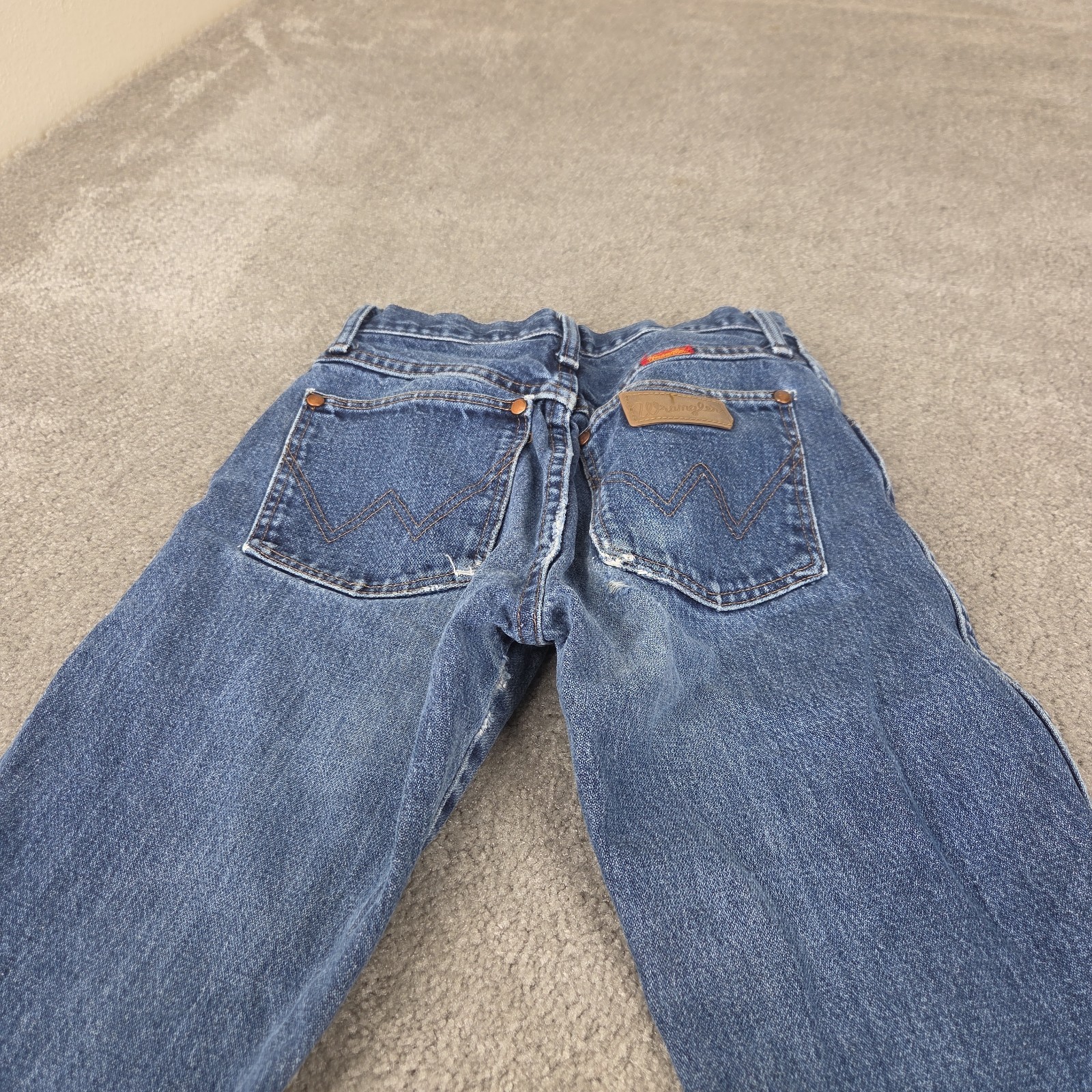 Women’s Wrangler 14mwz 24 X 32 high-Rise Cowboy Cut Slim Fit USA Distressed Vtg