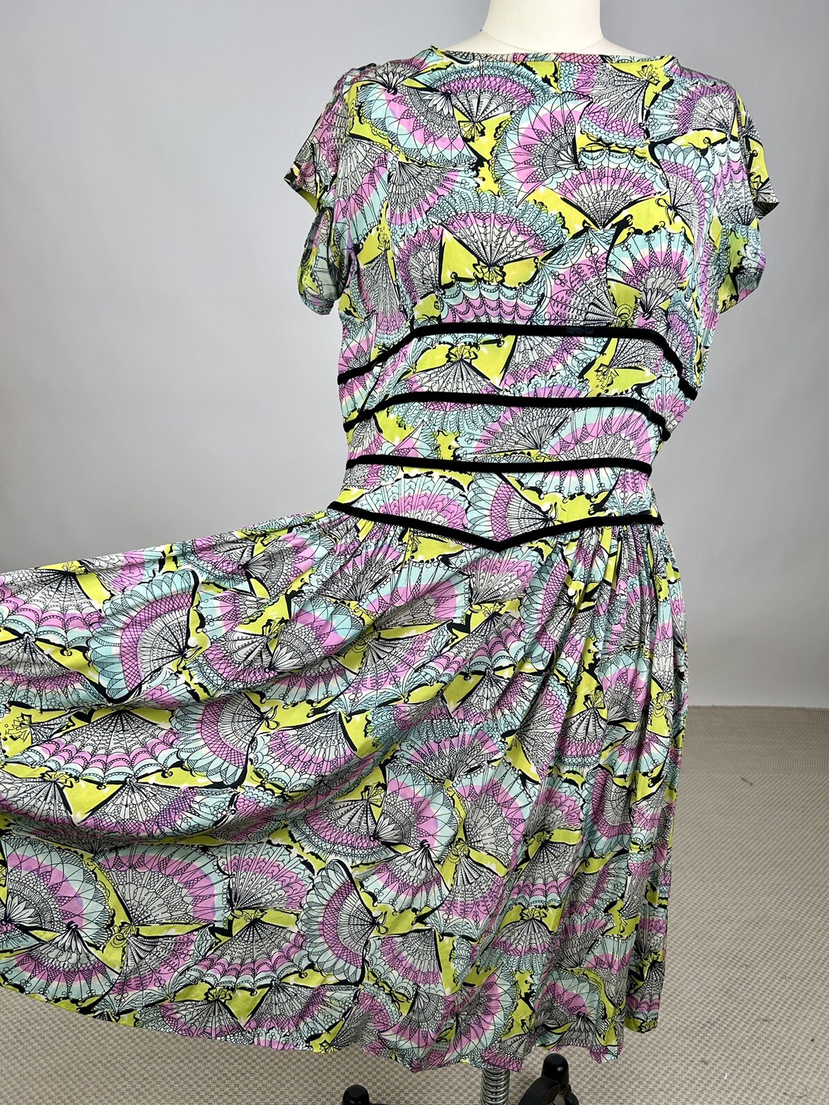 Vintage 1940s Silk Novelty Fan Print Dress Blue Pink Green Black Velvet Ribbons