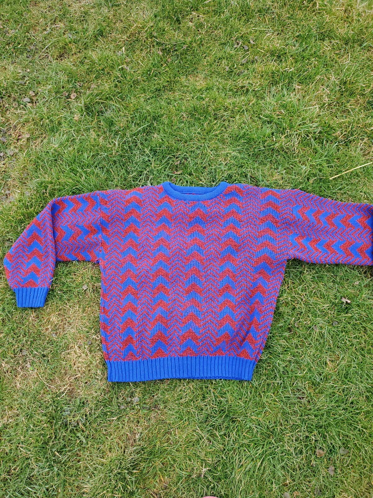 Vintage 80s 90s Knit Unisex Sweater Blue Red Chevron Zig zag Stripes Geometric