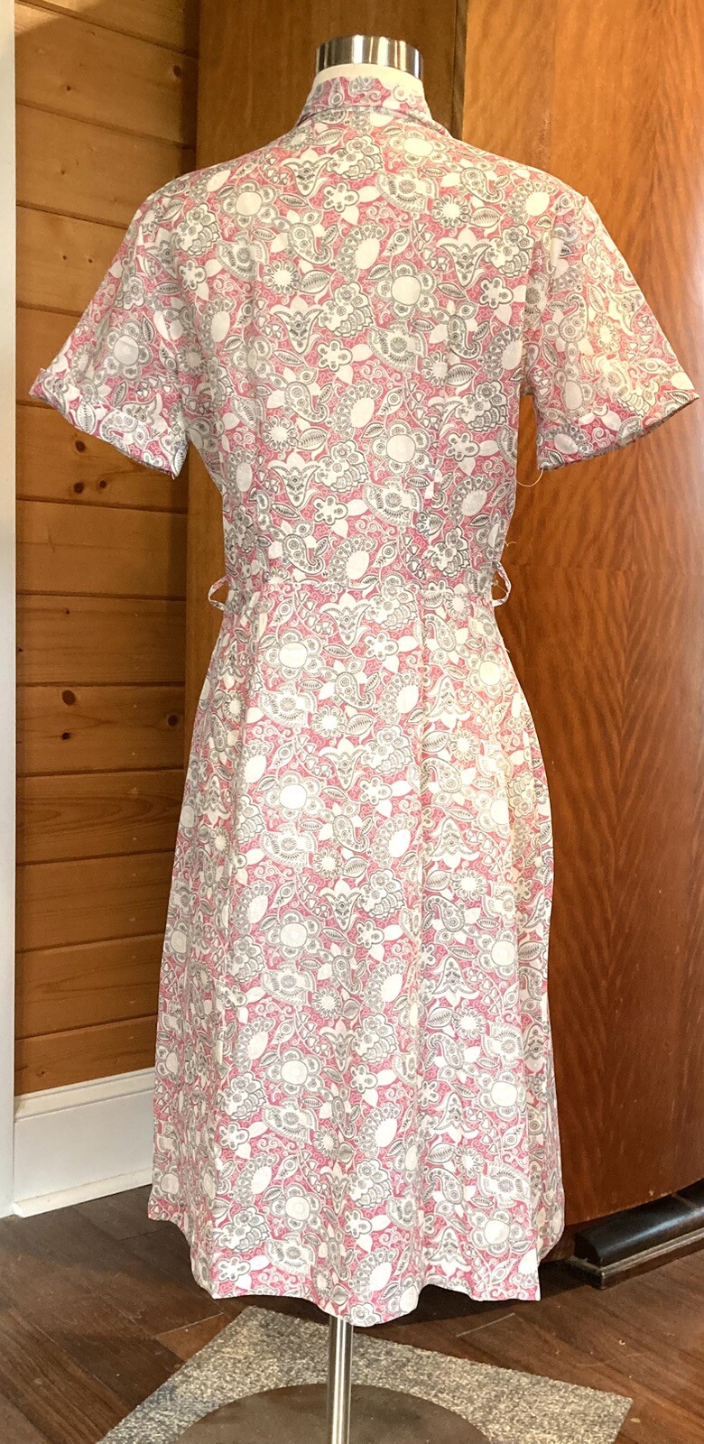 Vintage 1950s nylon dress, shirt waist red white black paisley floral B 40