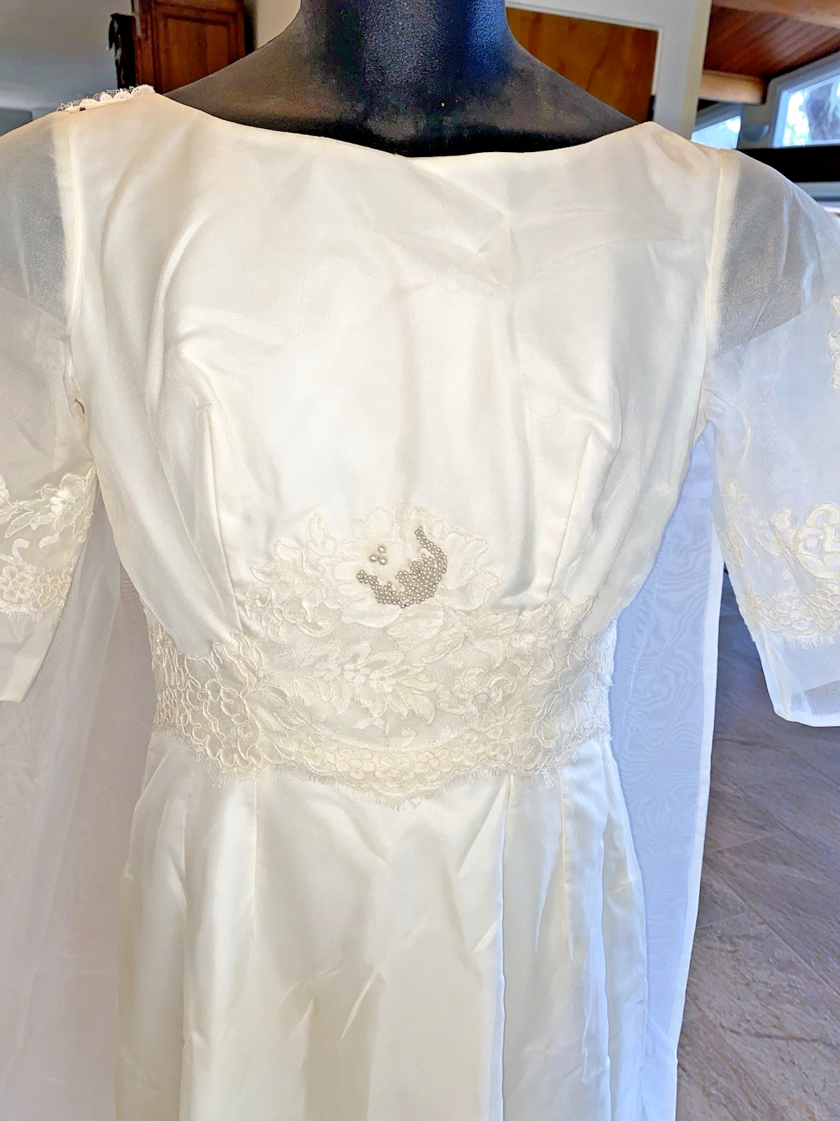 60s Alfred Angelo Edythe Vincent Wedding Gown ButtonBack Demure Detachable Train