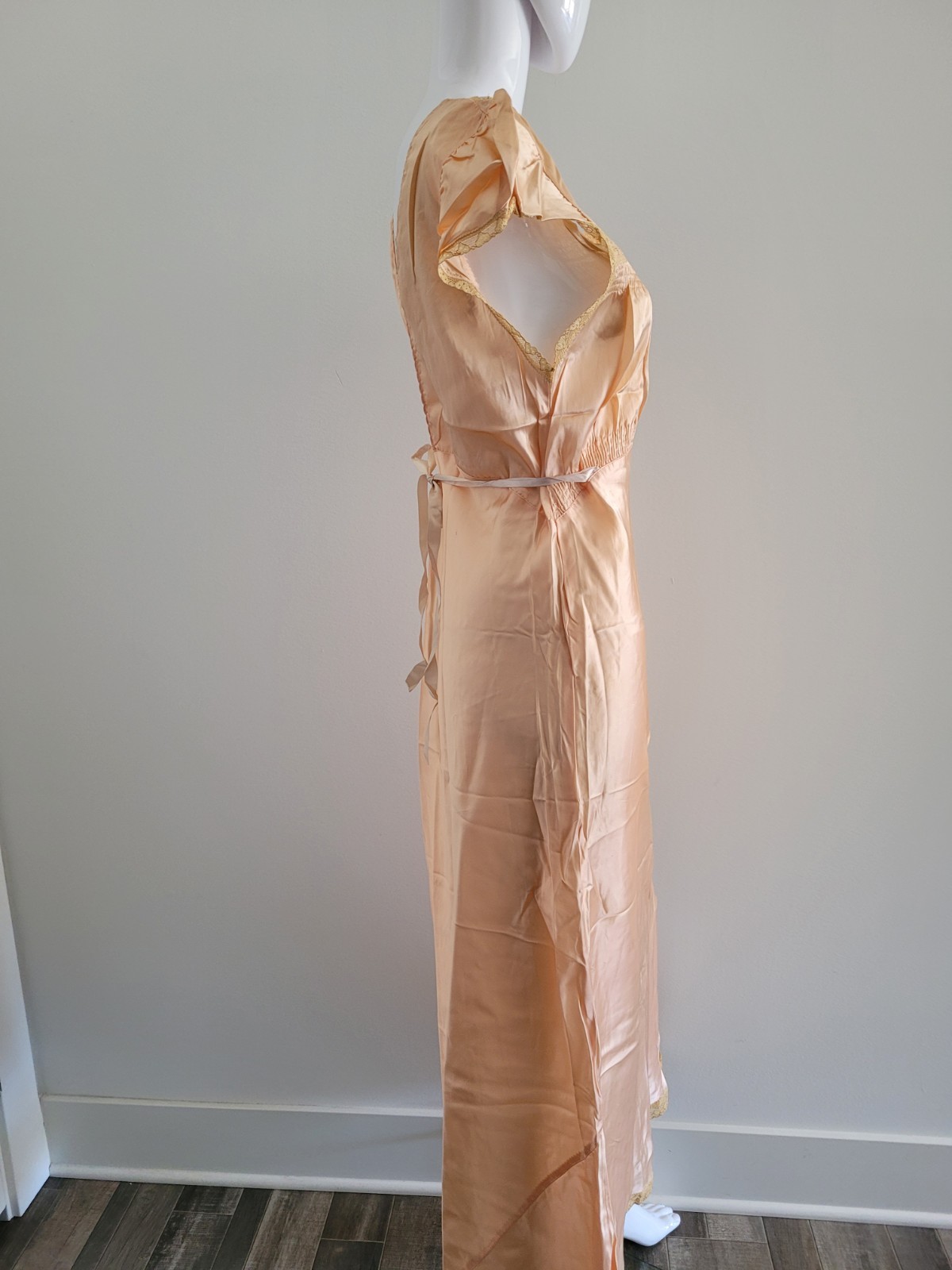 Vintage 1930s Peach Nightgown w Lace Trim & Ribbons Unworn Size 40