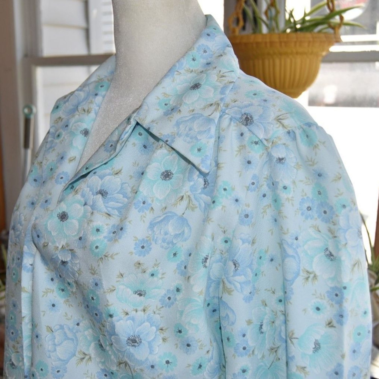 Vintage 70s Smartique Floral Blouse Size M Blue Pointed Collar Shirt