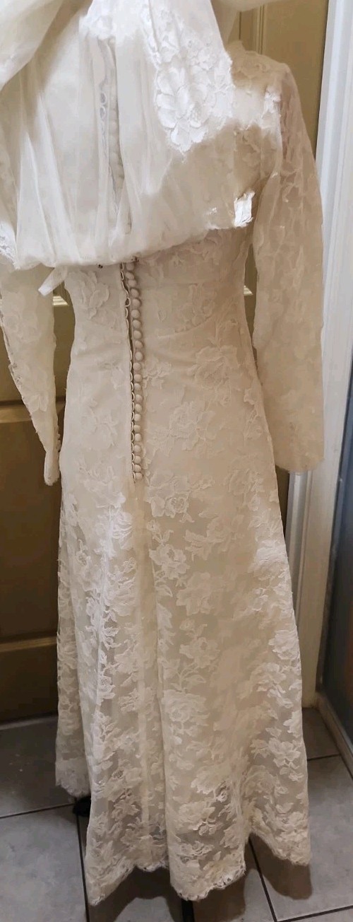 VTG 1960s Alfred Angelo Edythe Vincent Lace Gown Veil Set