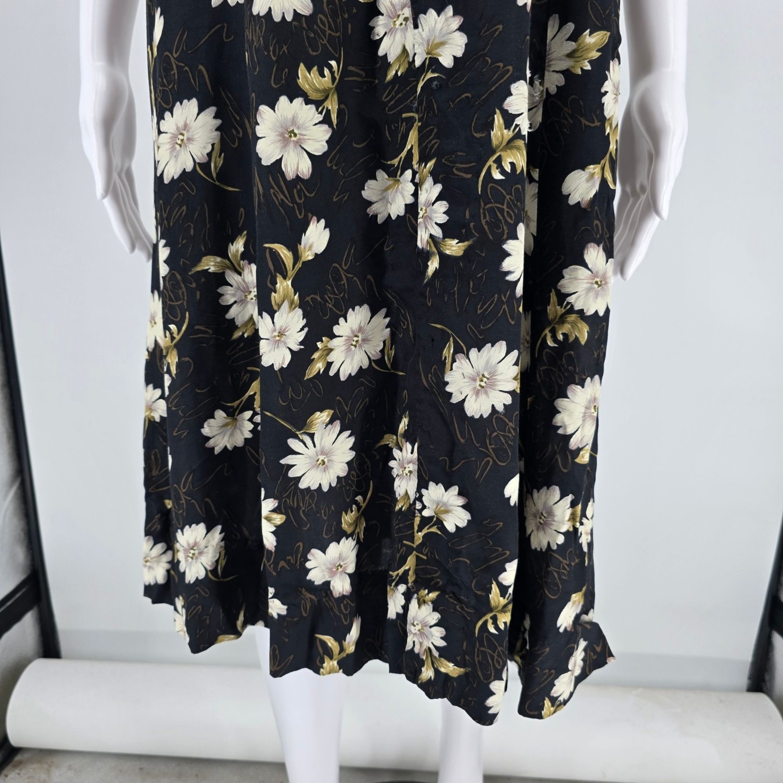 Vintage 1990s Caroline Wells Collection Pilgrim Collar Black Floral Dress (8/M)