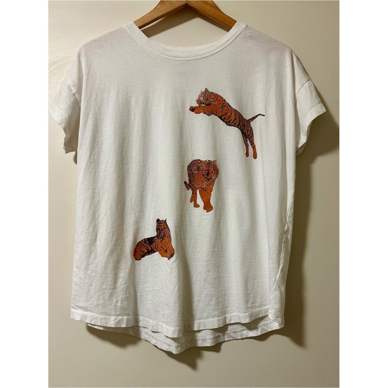 Vintage Canvas Tiger Tee in White. Size M