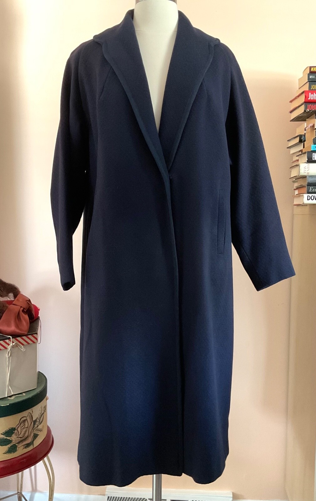 VTG LIGHT WEIGHT COAT DARK NAVY BLUE TAILORED BY PENN CRAFT NO OTHER LABEL LINED
