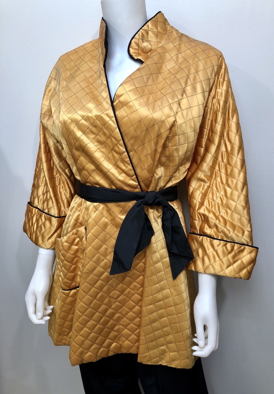 VTG 1940s *CHAMPAGNE GOLD Rayon Quilted SATIN Princess-Cut HOSTESS JACKET
