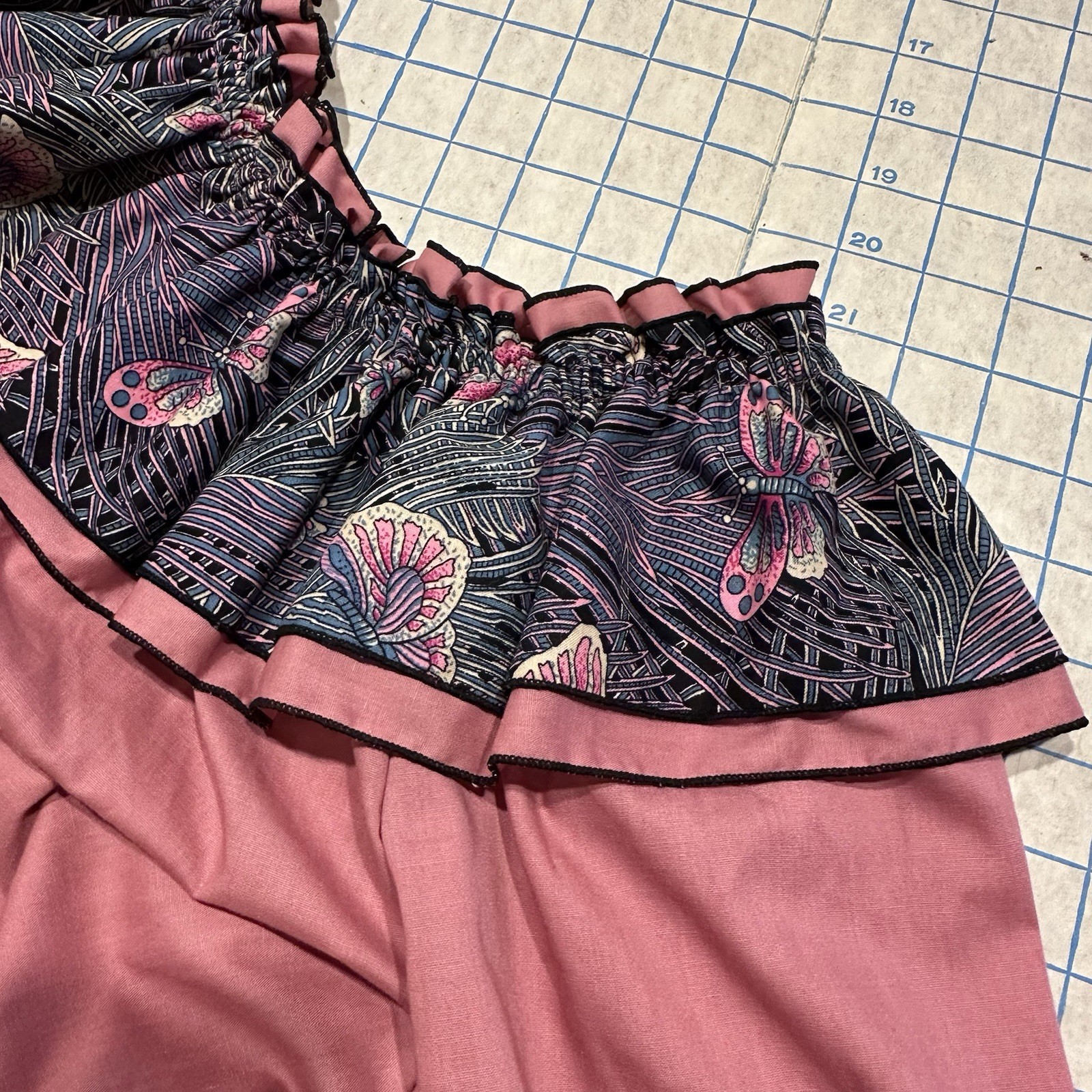 VTG Women’s Pink Ruffled Blouse Square Dance Size M/L Pink Butterfly Psychedelic