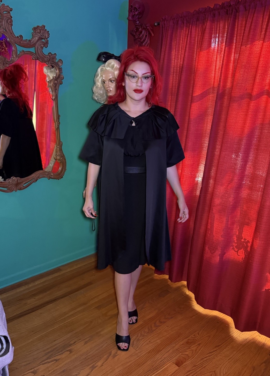 Deadstock Vintage 1950’s Vendom Original California Black satin w ruffle collar