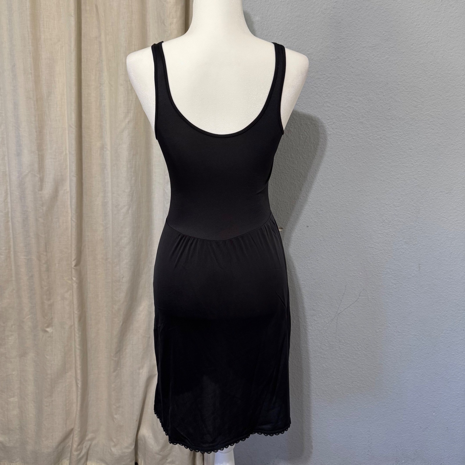 Warners Perfect Measure Vintage Black Full Slip Lace Trim V-Neck 55728 Size 36