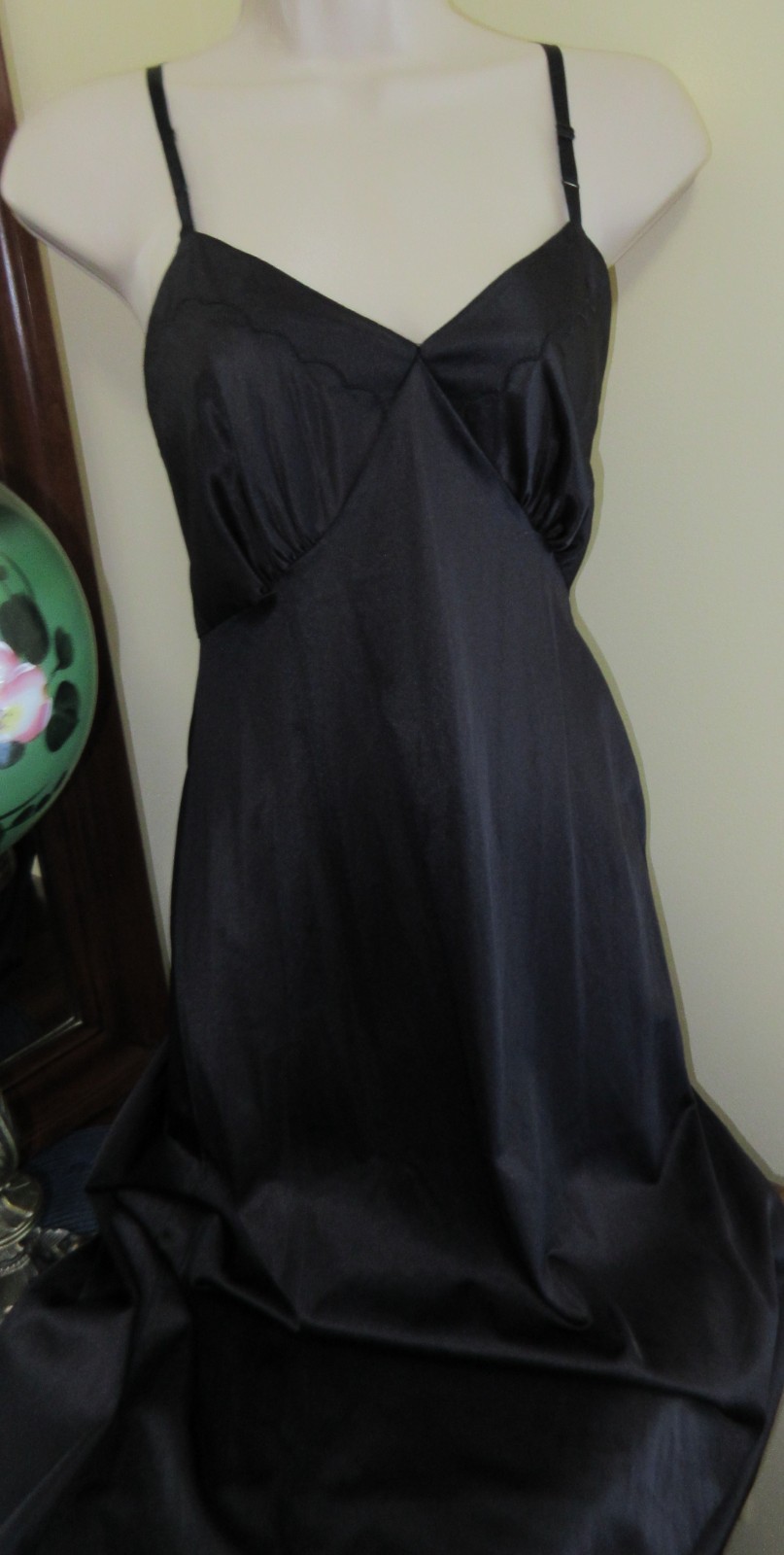 LA TENDRESSE BLACK noncling 14″ SLIT SEXY NIGHTIE full slip sz 36 bust 38″