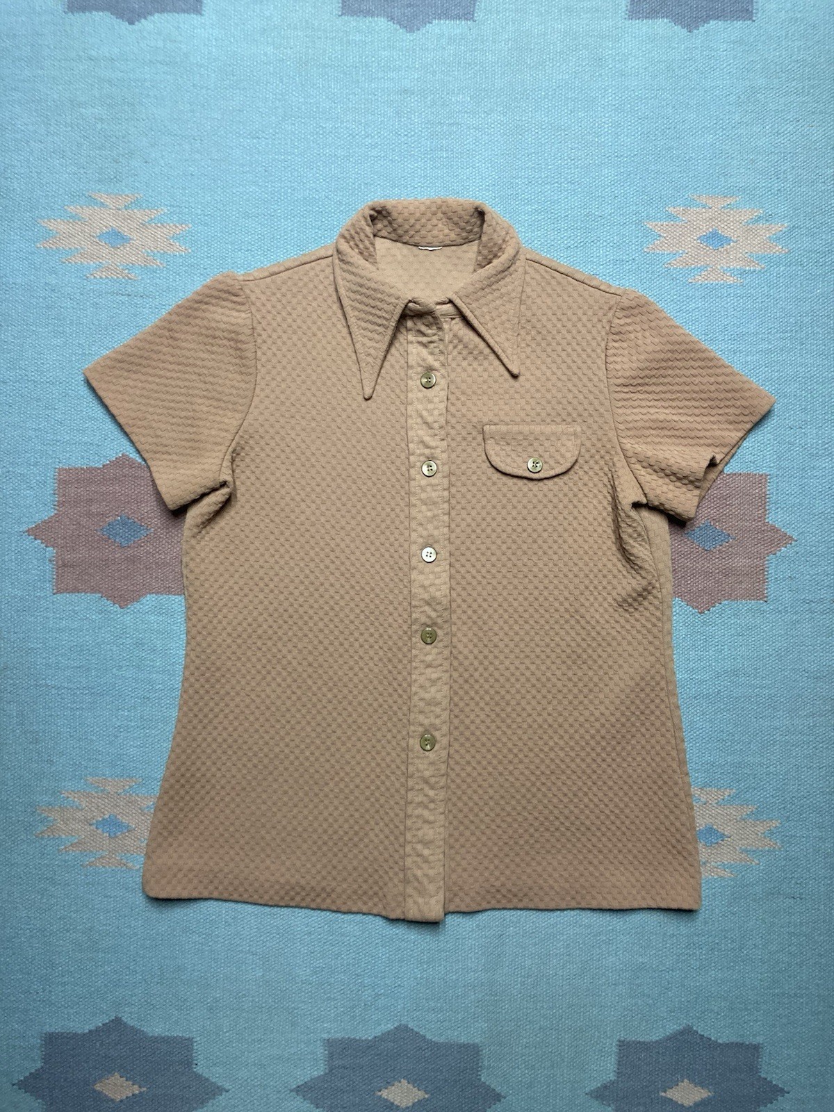 Vintage 70s short sleeve button shirt textured knit gold dagger collar large