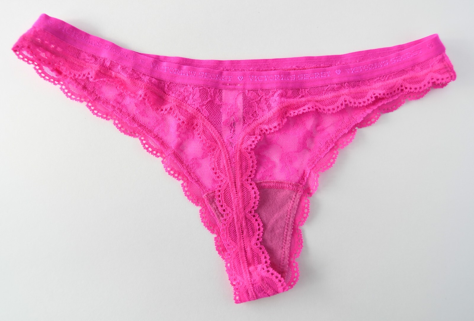 2 VTG Victoria’s Secret 2014-2015 Signature Lace Thong & Bikini Panty Lot SMALL