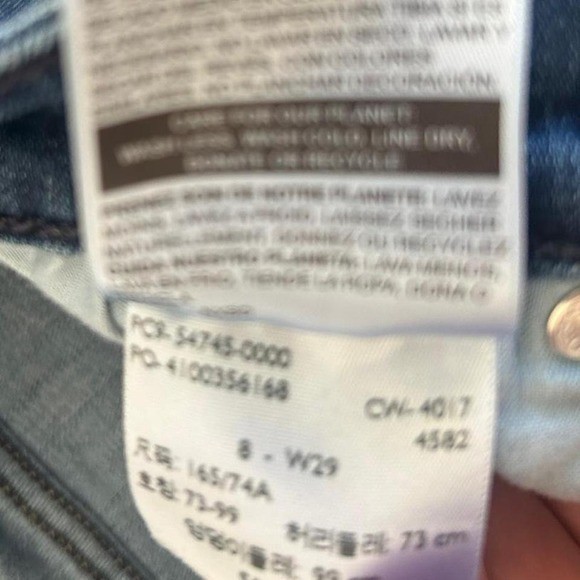 Levi high rise Jean shorts size 8/29 EUC cut off denim