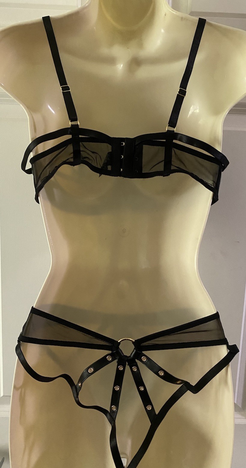 New Fashion Nova Vinyl vibes Strappy 2 piece set black Size M