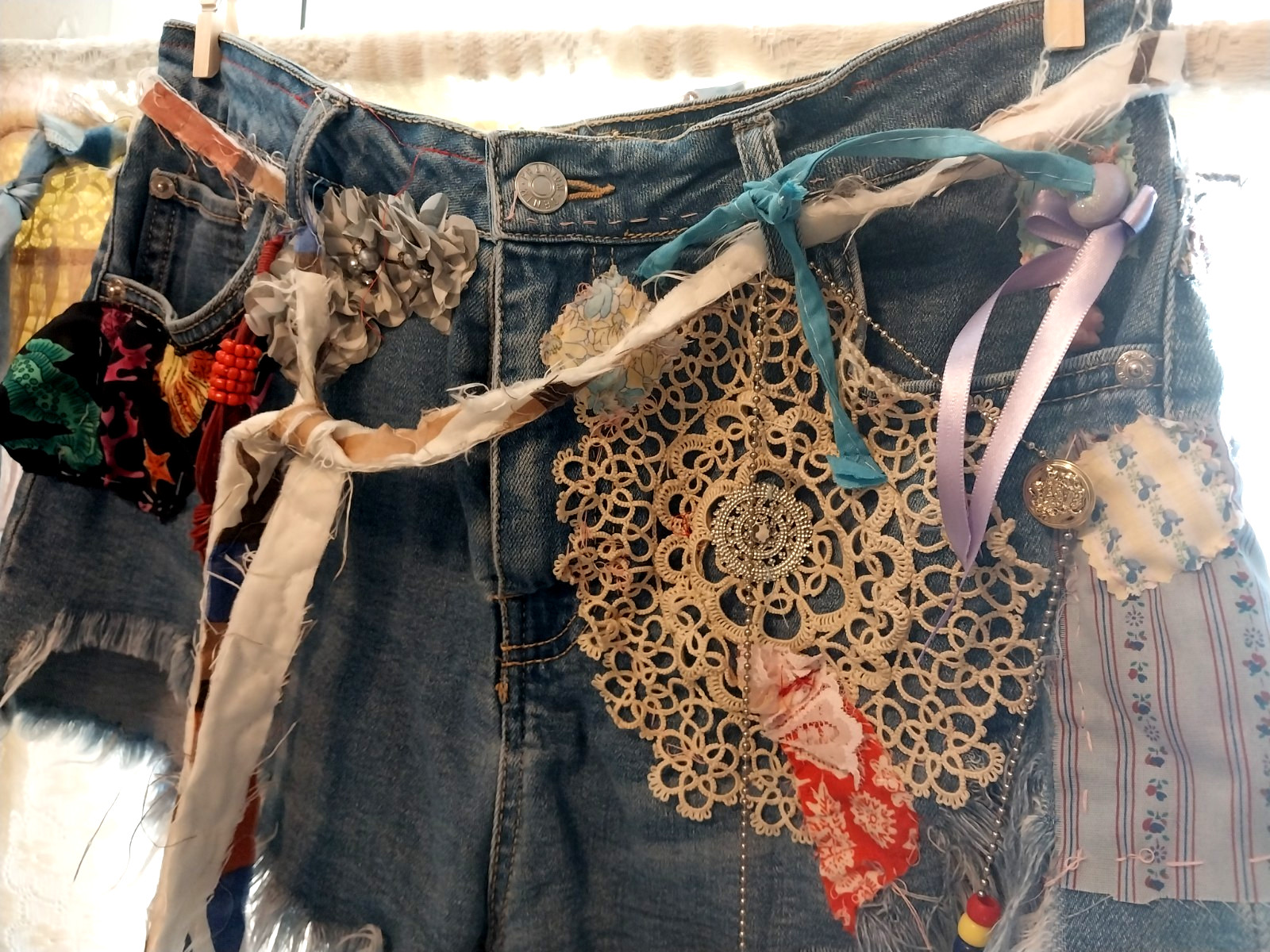 VTG DISTRESSED 812 REDLINE GYPSY EMBRD CROCHET CARE BEAR DENIM HIPPY SHORTS L