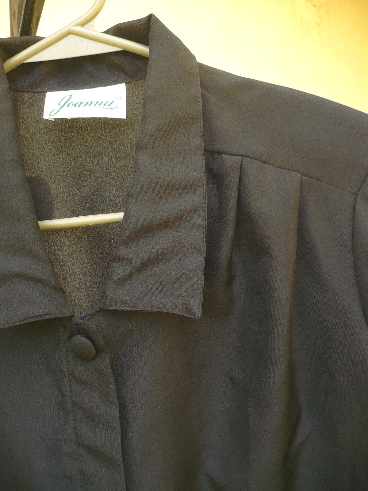 VTG 80S JOANNA M SOLID BLACK HIDDEN BUTTON DOWN LS SILKY POLY BLOUSE SHIRT WOMEN