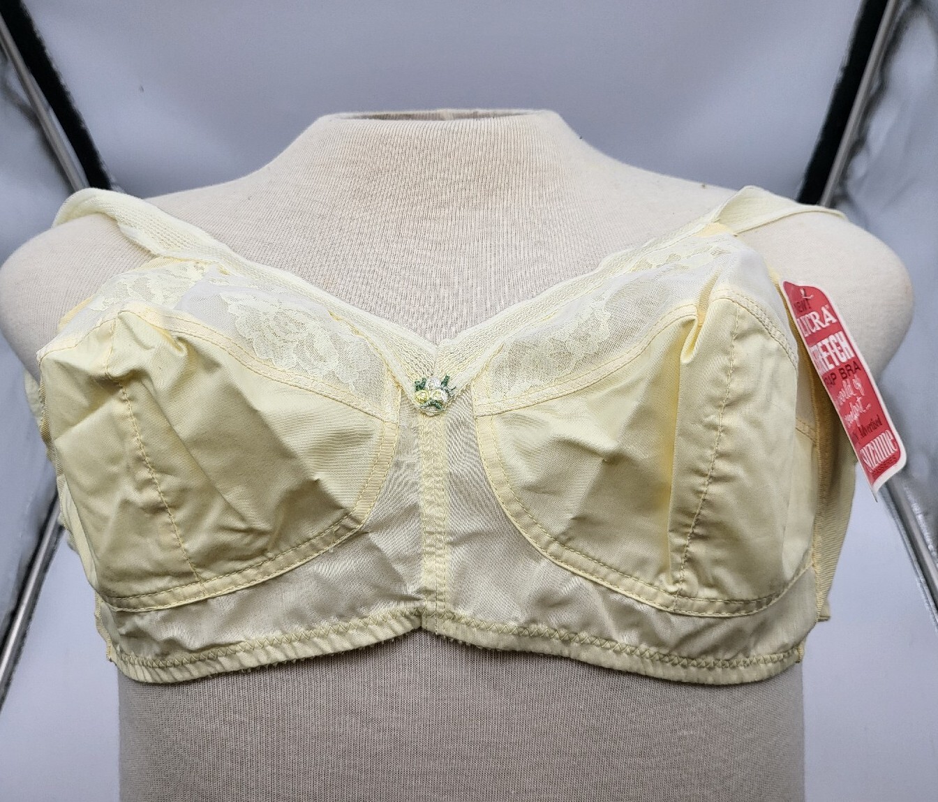 VINTAGE Lady Suzanne Lycra Bra Size 38C style 305 nos Stretch