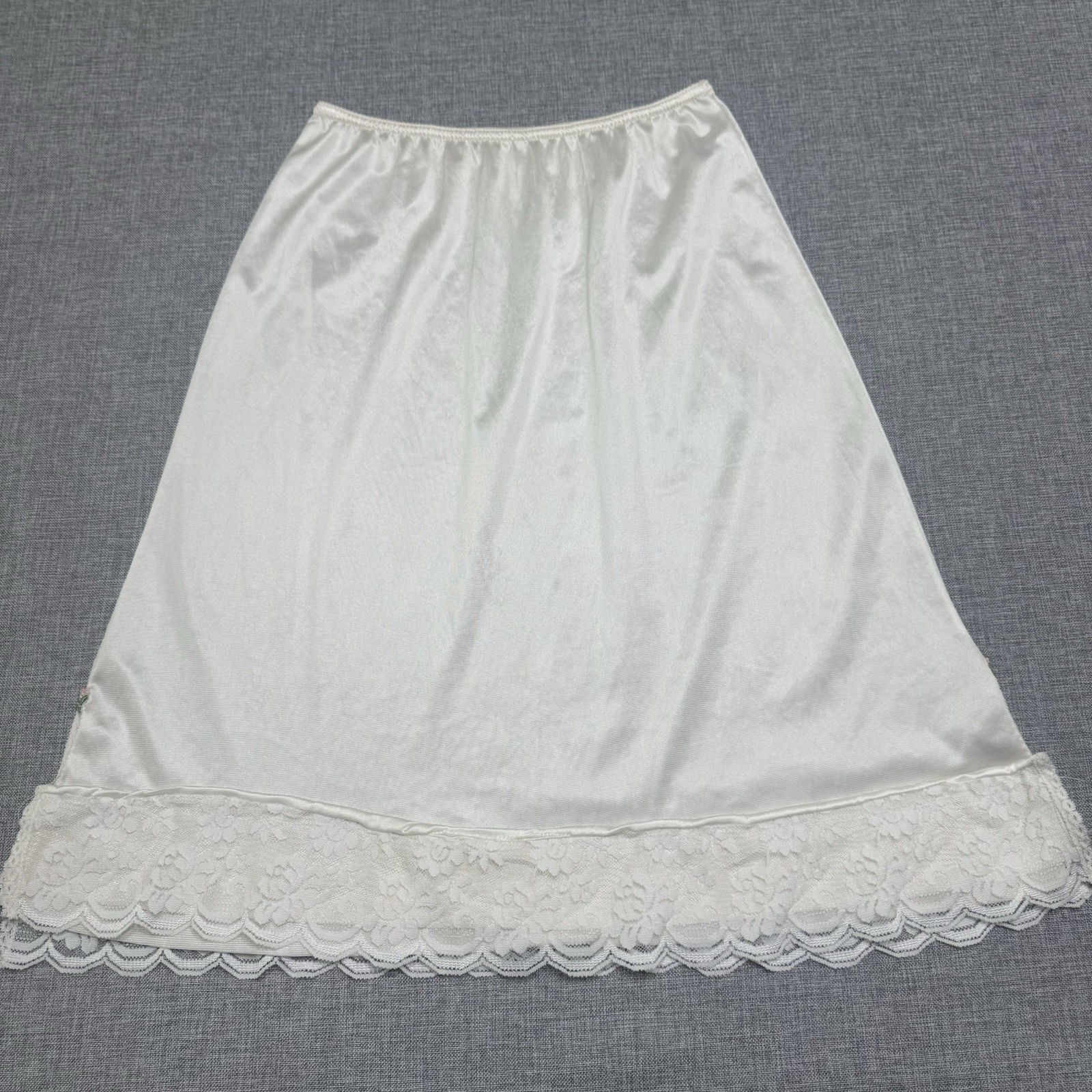 Vintage Maidenform Chantilly Slip Small Antron Nylon Lace Trim Rose Union USA