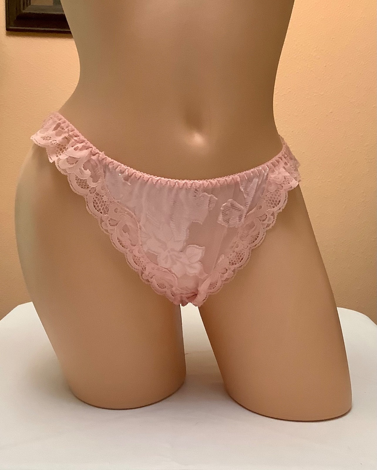 Vintage Victoria’s Secret Bikini Panty Gold Crown Label 1981-82 Pink L/7 NWT