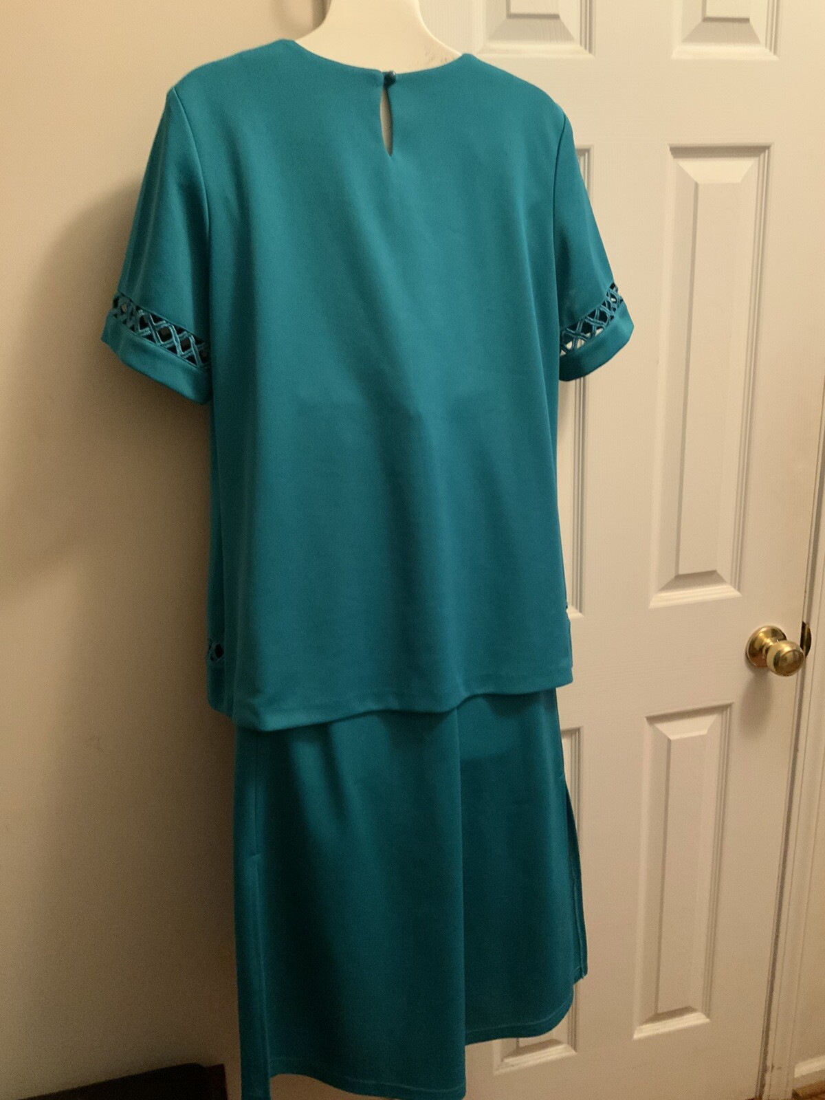 Westside Clothing co. Woman Ladies 2 Piece Skirt Suit Size 14 Turquoise Green