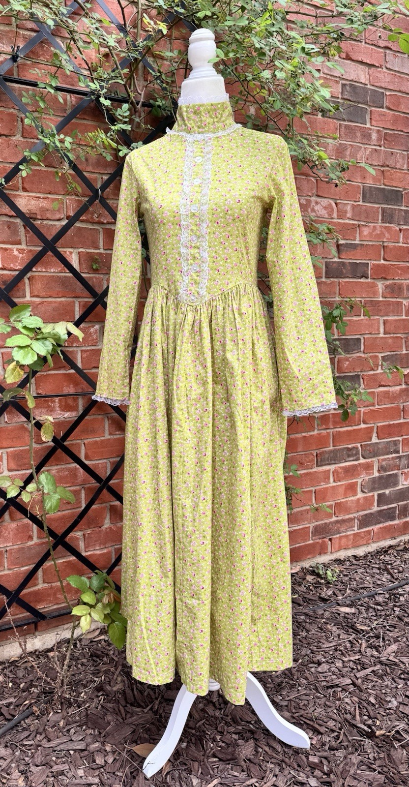 Vintage 1970s Lime Green Calico Rose Lace Detail Cottage Prairie Dress Size S