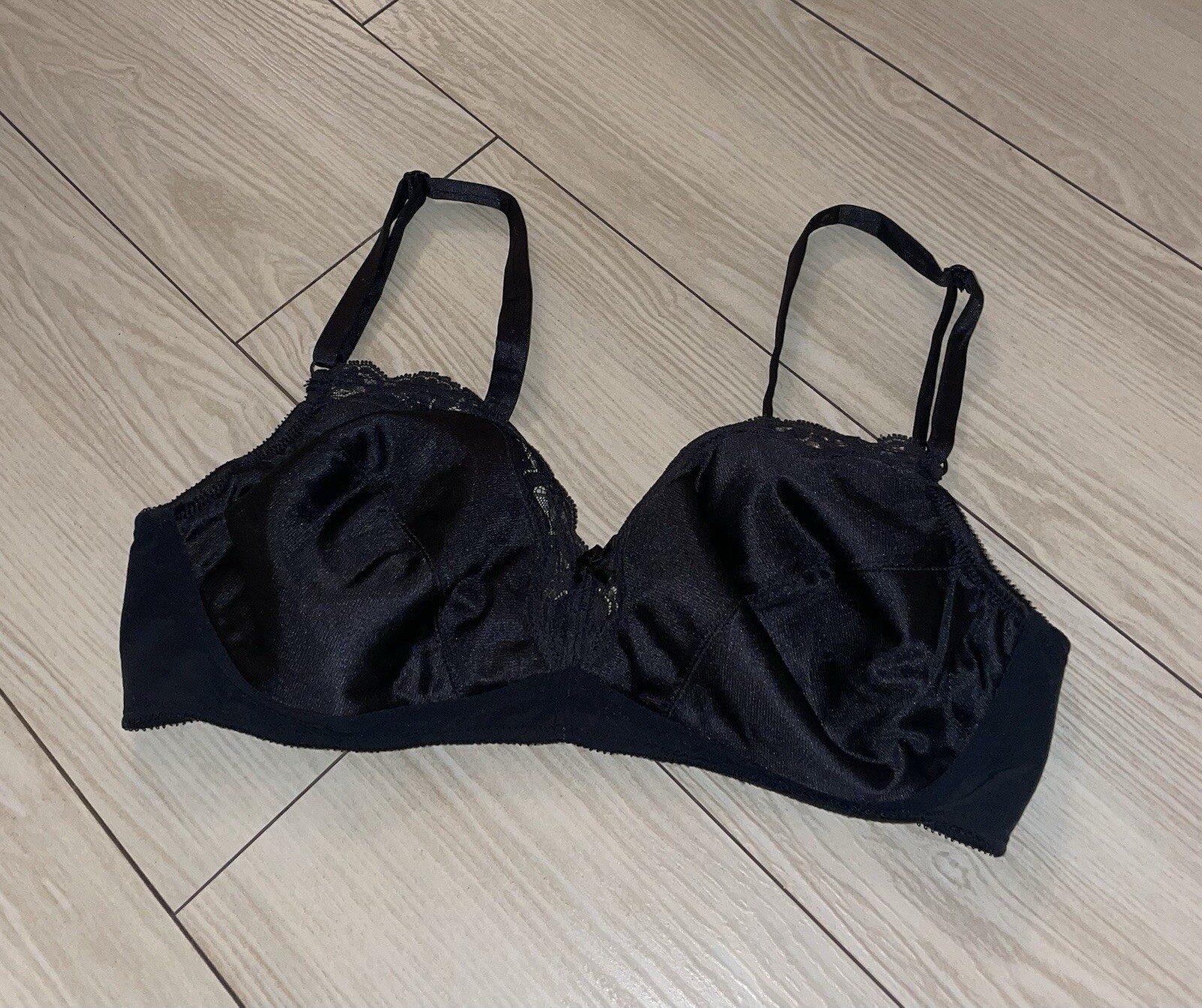Vintage Vtg Vanity Fair 75-218 Soft Cup Bra Wire Free Womens 36C Black