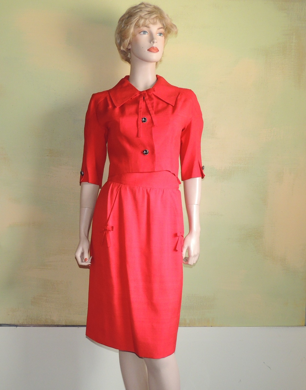 S Petite 50s Iconic Red Women’s Skirt Suit Pure Silk Dupioni Loomed n Italy Bows