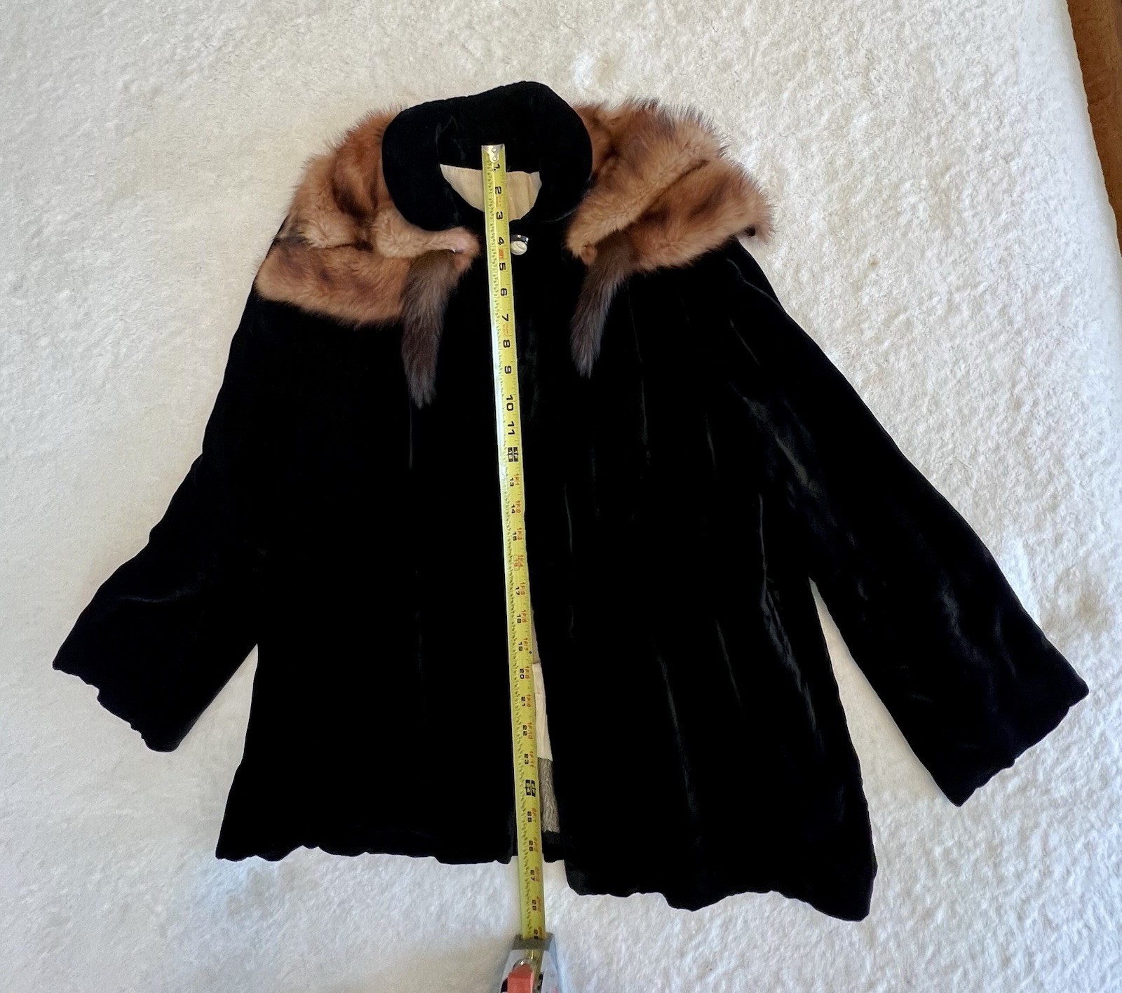 VICTORIAN Black velvet jacket with reddish~brown fox collar; very soft/cool!